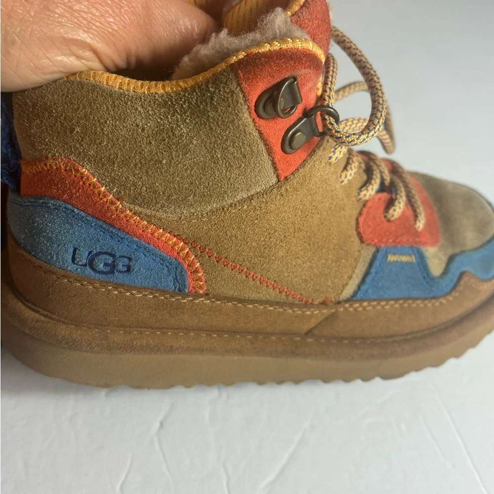 UGG| UGG kid’s hiking/ walking boots size 1. Color tan/blue/red.